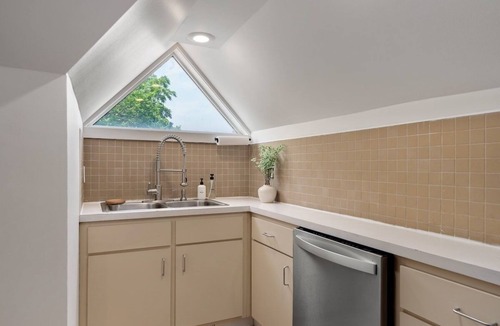 Downtown Columbus House | DWTN Haus | 4BR Boho Retreat Near OSU | Sleeps 8