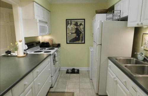 Demere Park Apartment | E11 Peaceful bedroom two bath Ground Level New Shower and Floors Come make some family memories