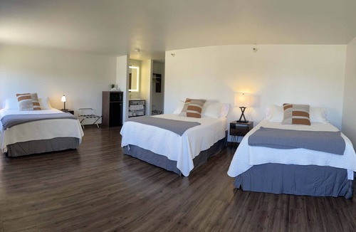 Ashton Hotel | Eagle Peak Lodge & Cabins