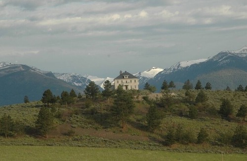 Stevensville House | Eagle's Nest Vacation Rental/ corporate retreat