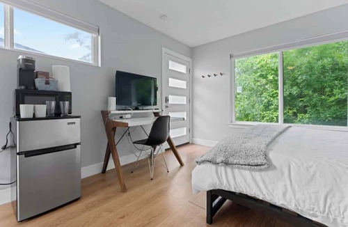 MLK House | East Austin Retreat | Private Guesthouse |Downtown