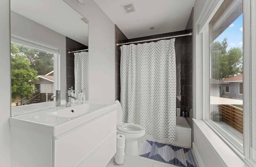 MLK House | East Austin Retreat | Private Guesthouse |Downtown