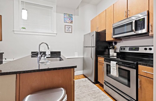 Downtown Richmond Apartment | East Clay Street Lofts Apt 1 - Convention Center