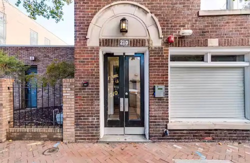 City Center Apartment | East Clay Street Lofts Apt 4 - Convention Center