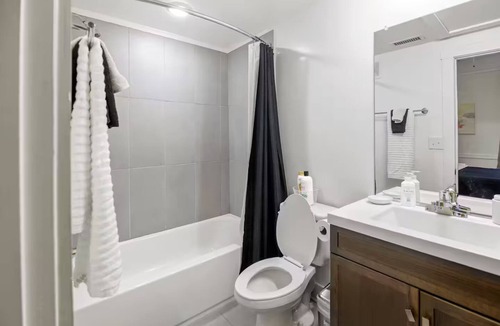 City Center Apartment | East Clay Street Lofts Apt 4 - Convention Center