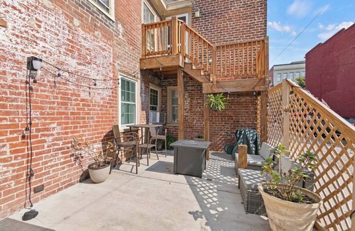 Jackson Ward House | East Clay Street Retreat - Convention Center