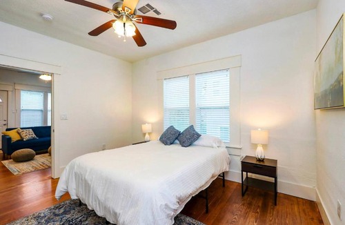 South Central Houston Apartment | East Downtown Private Restored Historic Apartment