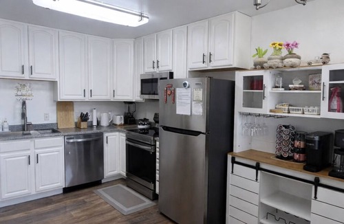 Fairbanks House | Easy Stay Cozy 3BR Home Aurora Views Prime Location