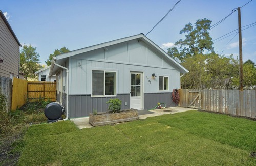 Franklin to the Fort House | EcoMidtownChaletBrooklinenSheetsPrivtPrkgFencedYrd