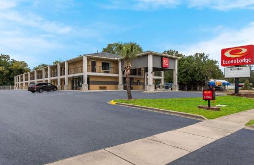 Cheraw Cabin | Econo Lodge Cheraw Market Street