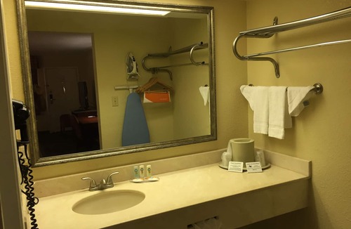 Eagle Pass Hotel | Econo Lodge Inn & Suites Eagle Pass