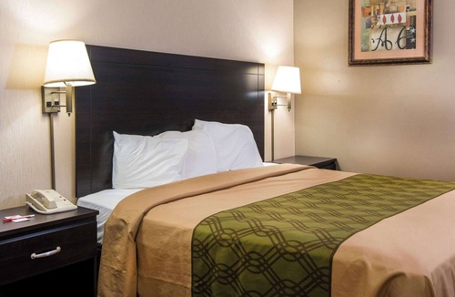 Selma Hotel | Econo Lodge Selma - Smithfield