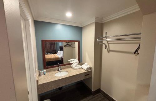 Sun Valley Hotel | Economy Inn - Burbank Airport
