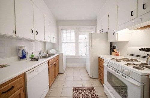 Charlotte House | Elegant 1BR King Condo, Elizabeth-Plaza Midwood