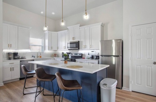 Denver Heights Cottage | Elegant 4br/3ba Gem Near Downtown & The Alamo