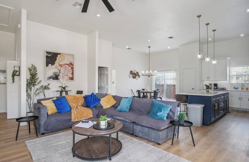 Denver Heights Cottage | Elegant 4br/3ba Gem Near Downtown & The Alamo