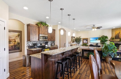 Hurricane House | Elegant and spacious home perfectly located to National Parks and more