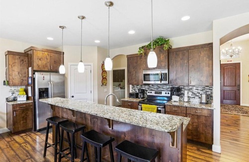 Hurricane House | Elegant and spacious home perfectly located to National Parks and more