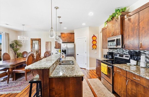 Hurricane House | Elegant and spacious home perfectly located to National Parks and more