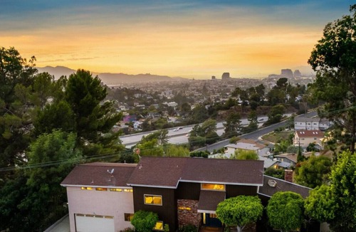 La Crescenta-Montrose House | Elegant City View | Quick Drive to LA | Hot Tub