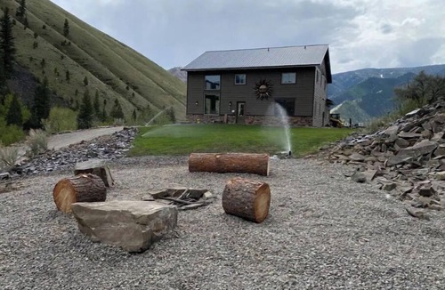 Cobalt Cabin | Elegant Cabin- Northfork Idaho Salmon River, Reunions, Secluded. Quiet. Views