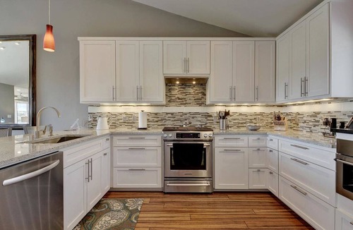Apache Shores Cabin | Elegant Lake Austin Retreat | Shared Pool, Hilltop Views & Chef's Kitchen