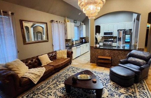 Forest Ridge House | Elegant luxury 1king ,1 queen 2full bed