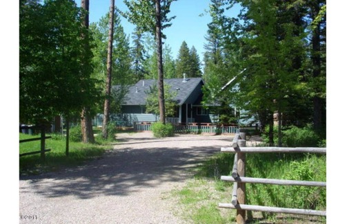 Bigfork House | Elegant Montana Home 3 BR w/Sauna & Hot Tub - Premier Fishing Spot + Privacy