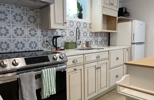 Albany Apartment | Elegant North Berkeley 1-bed/1-bath Apartment just 2 Blocks from upper Solano!
