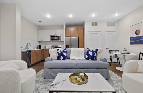 Sobro Apartment | Elegant Retreat Walk to The Gulch & Broadway