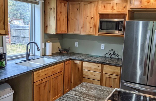 Helena Cabin | Elegant Ten Mile Creek Cabin- Near Helena