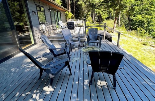 Salt Spring Island Cottage | Elegant three-bedroom Salt Spring Island home with view