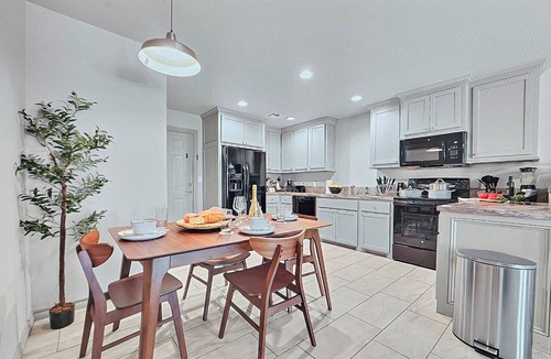 Elgin Apartment | Elgin Oasis Suite A
