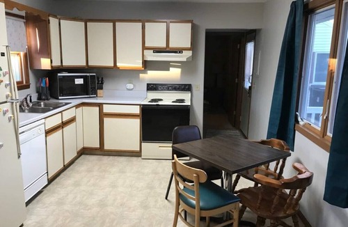 New Salem House | Elisha's Place ~ Close to I-94