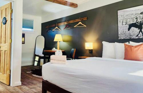 Thermopolis Hotel | Elk Antler Inn