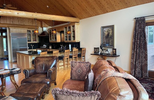 Emigrant House | Elk Run Ranch…Come enjoy the breath taking views of Paradise Valley & YNP
