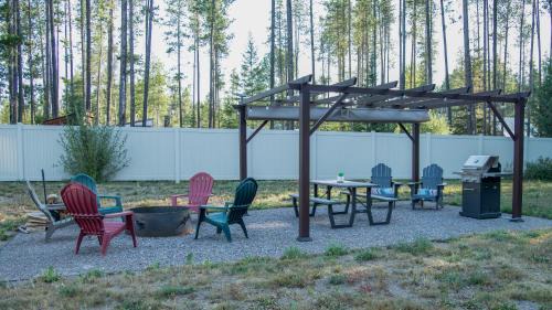 Coram House | Elk Street Retreat - Private Home near Glacier Park, Pet Friendly!