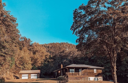 Ponca House | Elk View Cabin in Boxley Valley - 5 min to the Buffalo River!