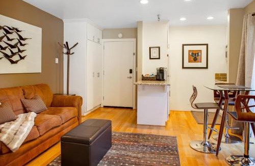 Elkhorn Village House | Elkhorn Condo Walk to Dollar!