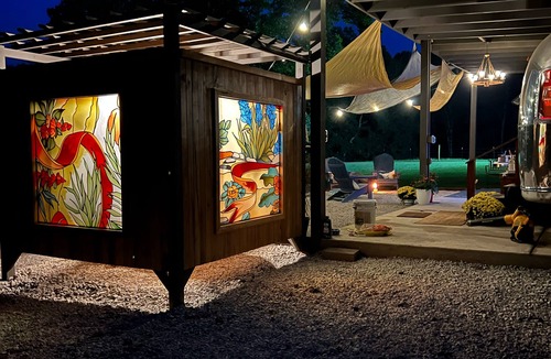 Nesbit House | Elvis Themed RV Glamping Farmstay near Graceland with outdoor bath