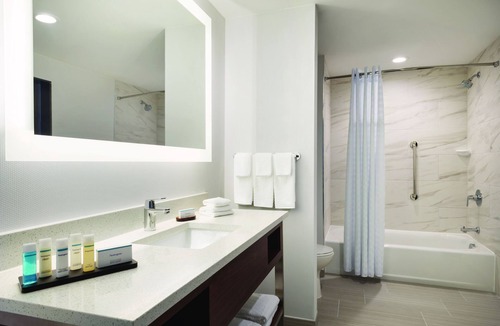 Noblesville Hotel | Embassy Suites by Hilton Noblesville Indianapolis Convention Center