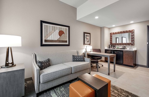 Jonesboro Hotel | Embassy Suites by Hilton Jonesboro Red Wolf Convention Center