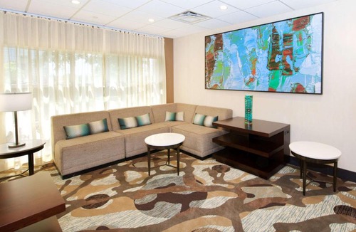 Blue Ash Hotel | Embassy Suites by Hilton Cincinnati Northeast - Blue Ash