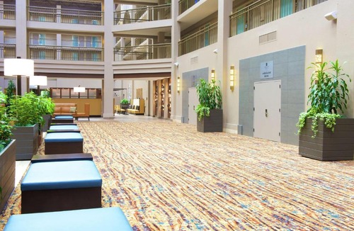 East Lake Hills Hotel | Embassy Suites by Hilton Seattle Bellevue