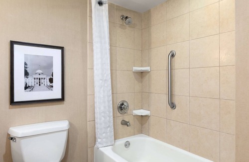 Greensboro Hotel | Embassy Suites by Hilton Greensboro Airport
