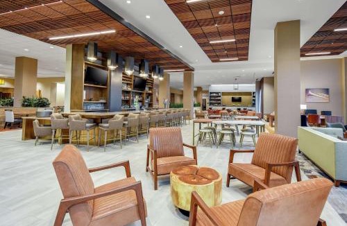Jonesboro Hotel | Embassy Suites by Hilton Jonesboro Red Wolf Convention Center
