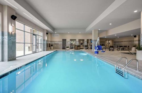 Jonesboro Hotel | Embassy Suites by Hilton Jonesboro Red Wolf Convention Center