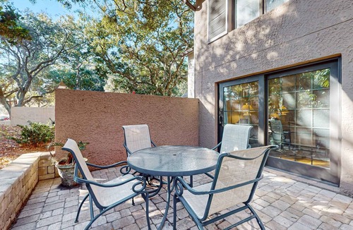Harbour Town Condo | Enchanting condo just steps to golf & Harbour Town Marina