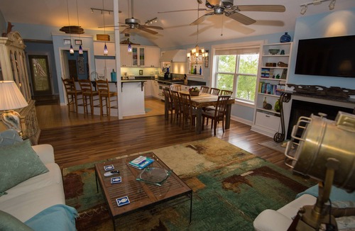 Ocean Springs House | Enchanting Spacious Beach House With Hot Tub, Game Room, Tiki Bar & Fishing Dock