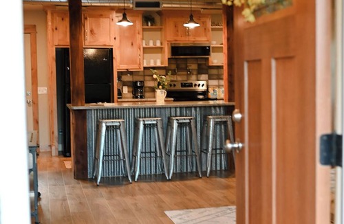 Sulphur Cabin | End of Summer Special Aug & Sept! Sleeps 10 Book two nights & 3rd night is free!
